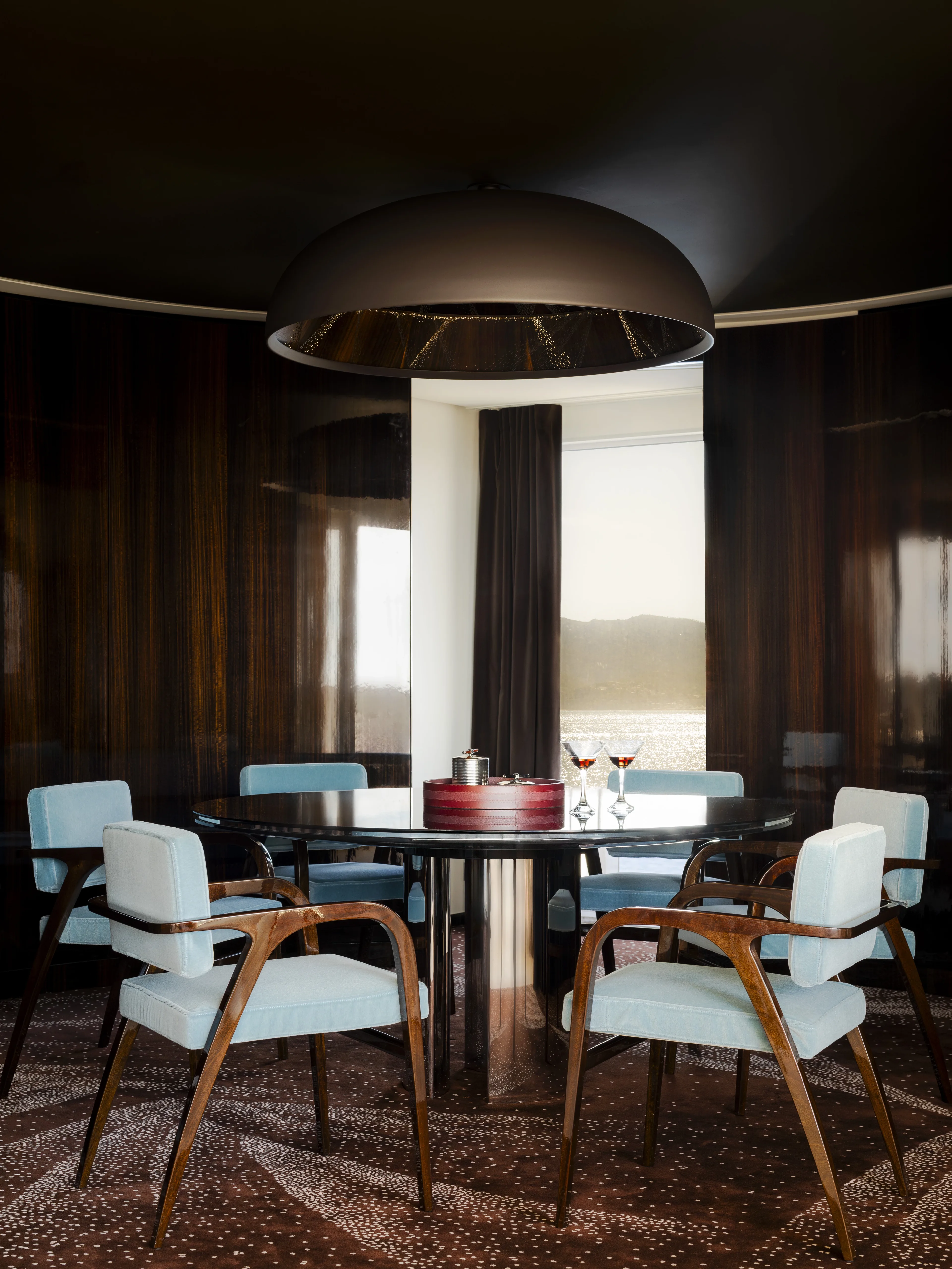 Luxury suite with dining room