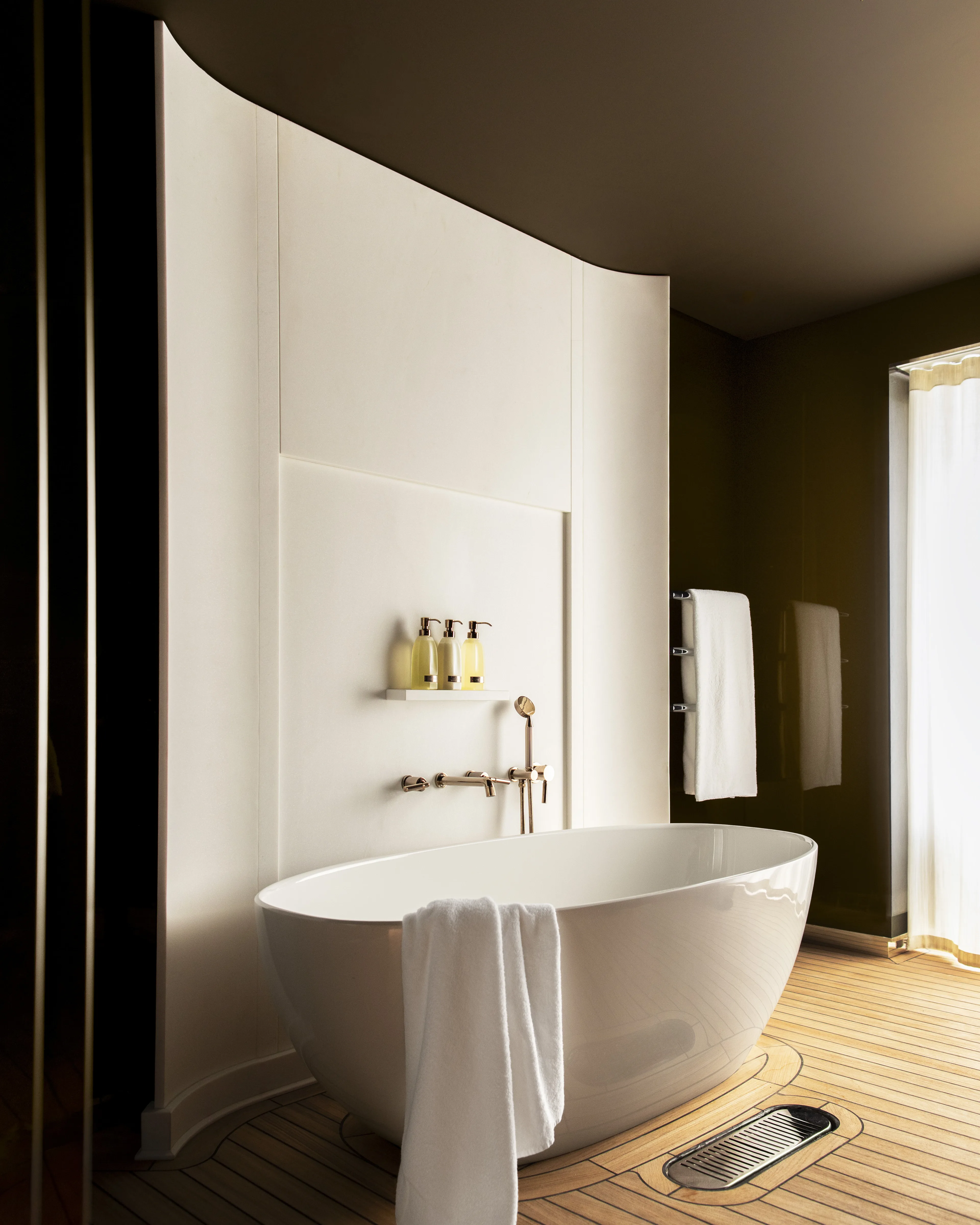 Luxury bathroom with bathtub