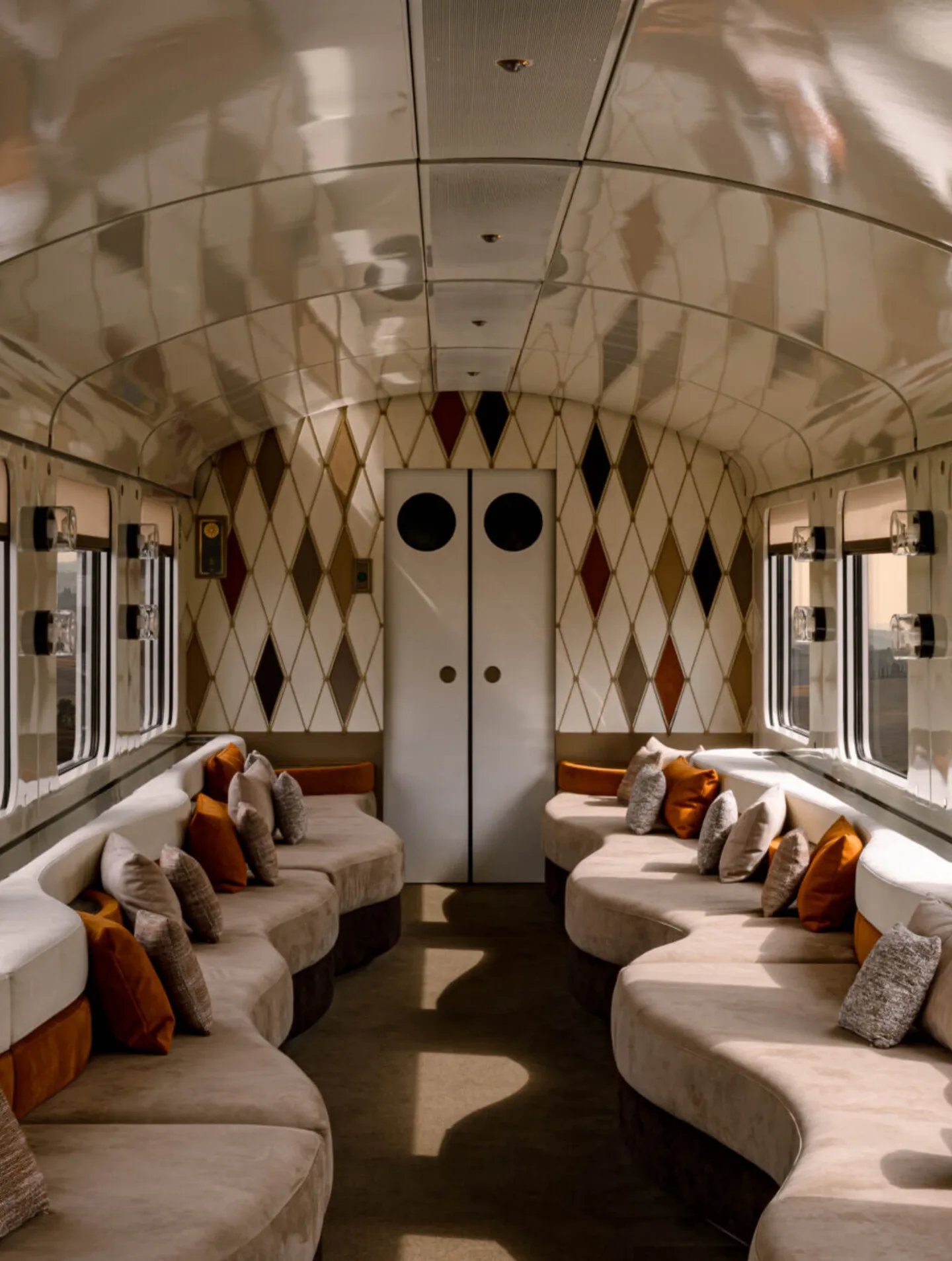 Orient Express - Istanbul via La Dolce Vita Orient Express - Luxury Art Deco Train