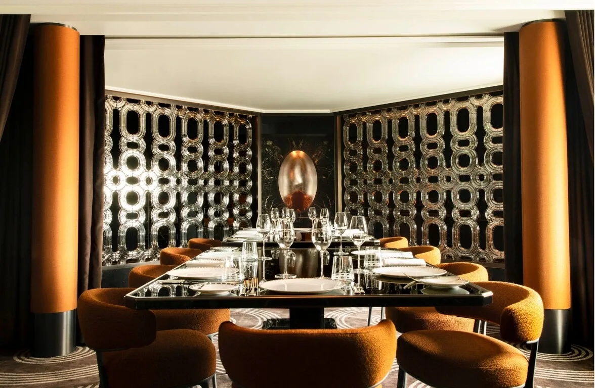 Luxury restaurant with sea view