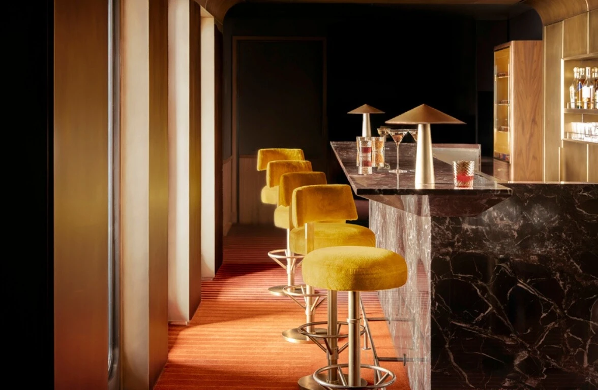 Luxury bar with sea view