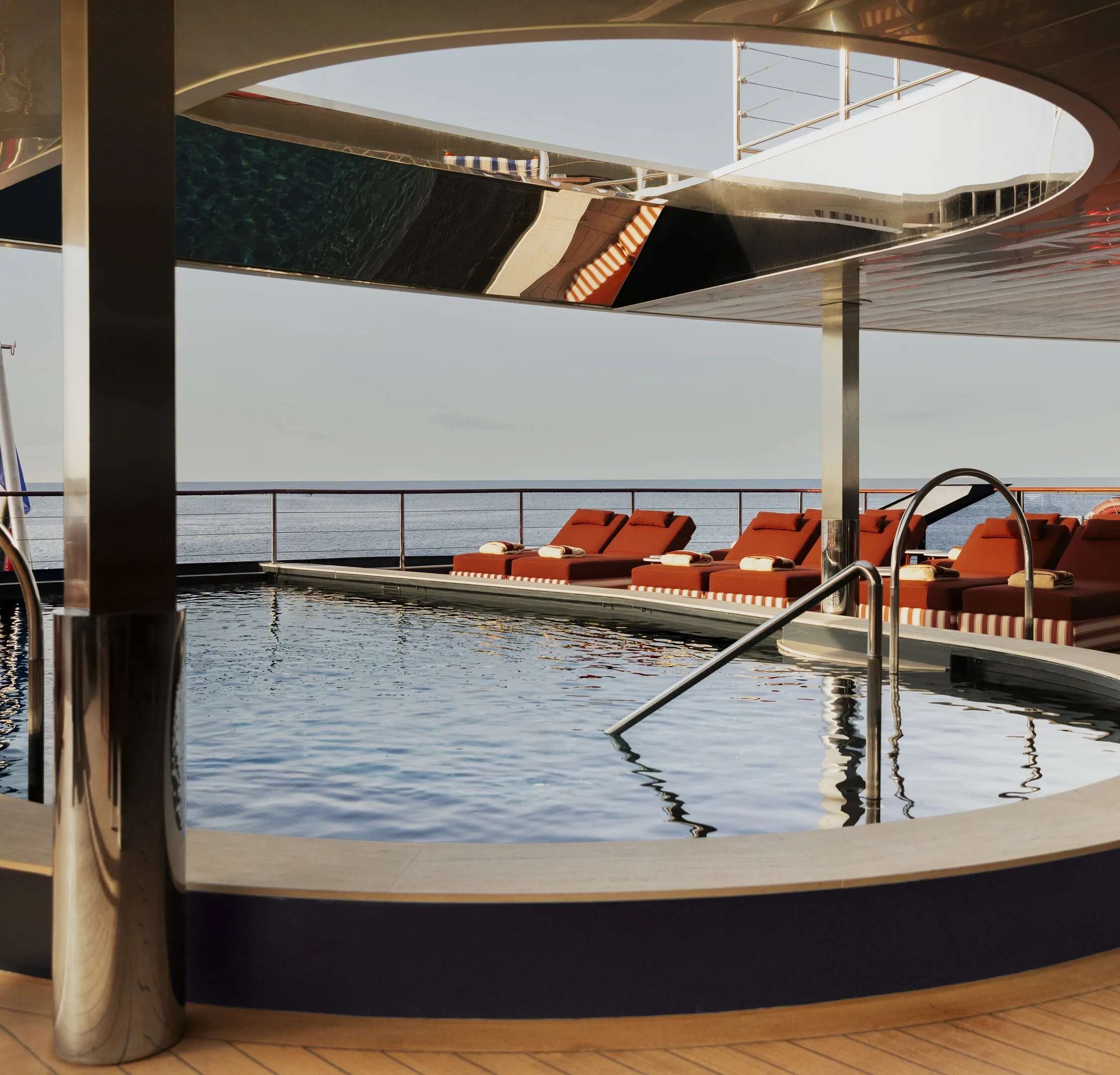 Outdoor pool with sea view